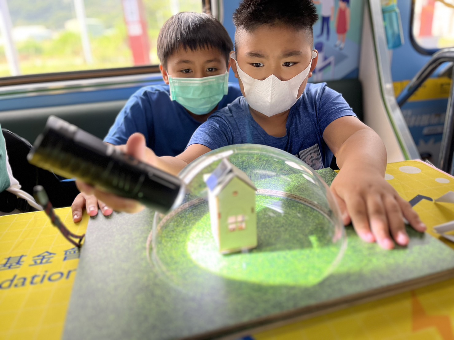 Vsport參與基礎科學主題車廂，以STEAM教學精神，設計「逐日科學家」、「太陽能工程師」以及「淨零建築師」三大能源科普課程和實驗